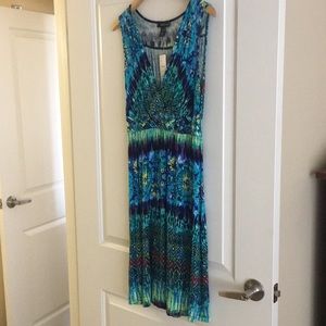 Printed multicolor v-neck Summer dress.